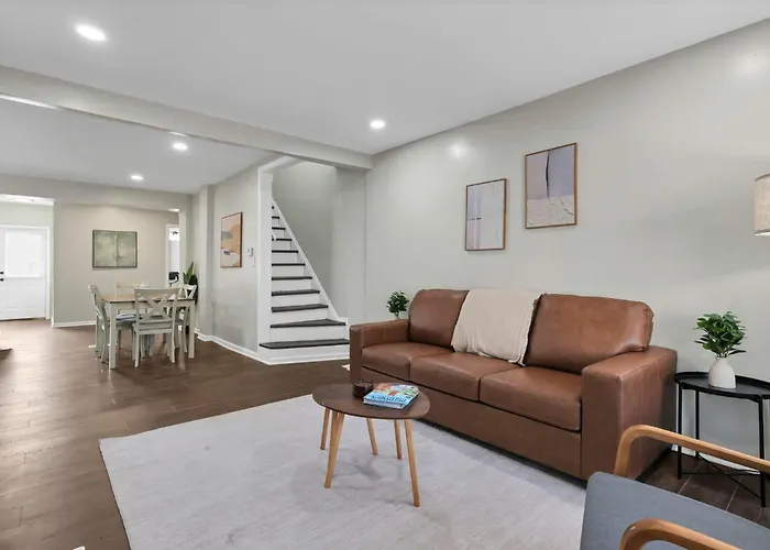 Bright And Cozy 3br Retreat Near Downtown Сasa de vacaciones
