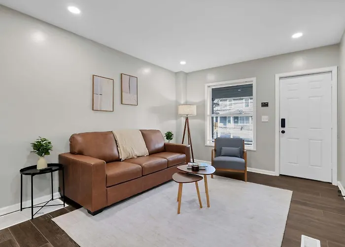 Bright And Cozy 3br Retreat Near Downtown *
