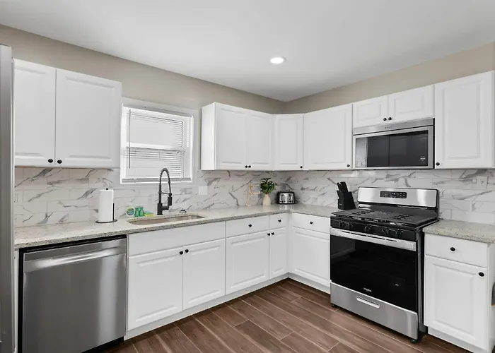 Сasa de vacaciones Bright And Cozy 3br Retreat Near Downtown