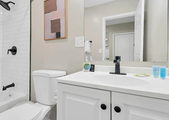 Сasa de vacaciones Bright And Cozy 3br Retreat Near Downtown *