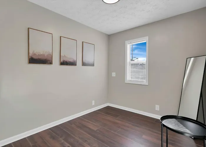Bright And Cozy 3br Retreat Near Downtown