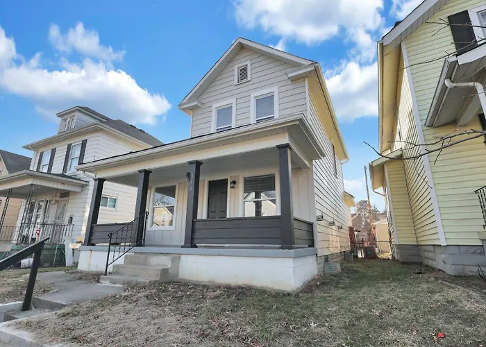 Bright And Cozy 3br Retreat Near Downtown
