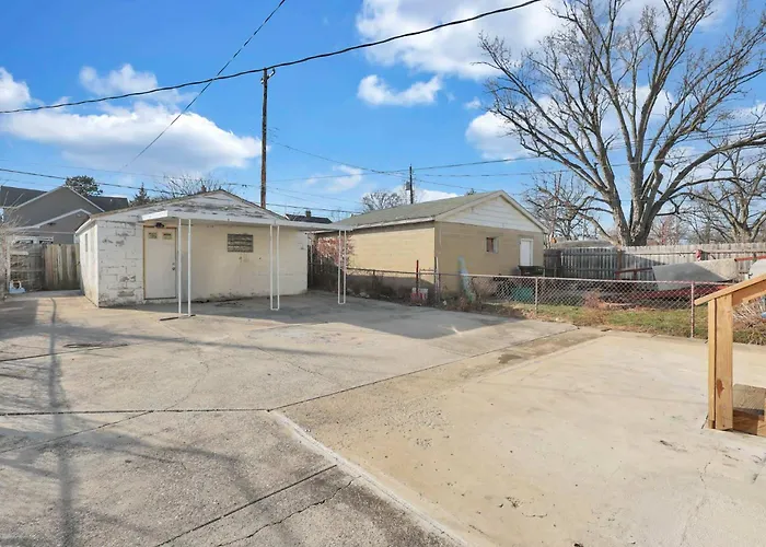 Bright And Cozy 3br Retreat Near Downtown *
